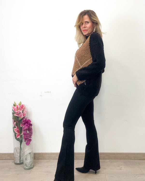 Pantalón negro campana