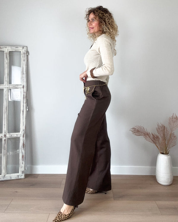 Pantalón marrón clásico