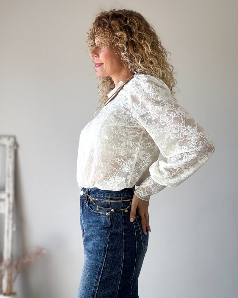 Blusa romántica beige