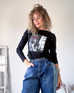 Camiseta negra tacha