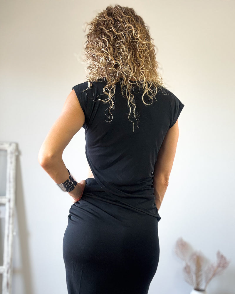 Vestido negro drapeado