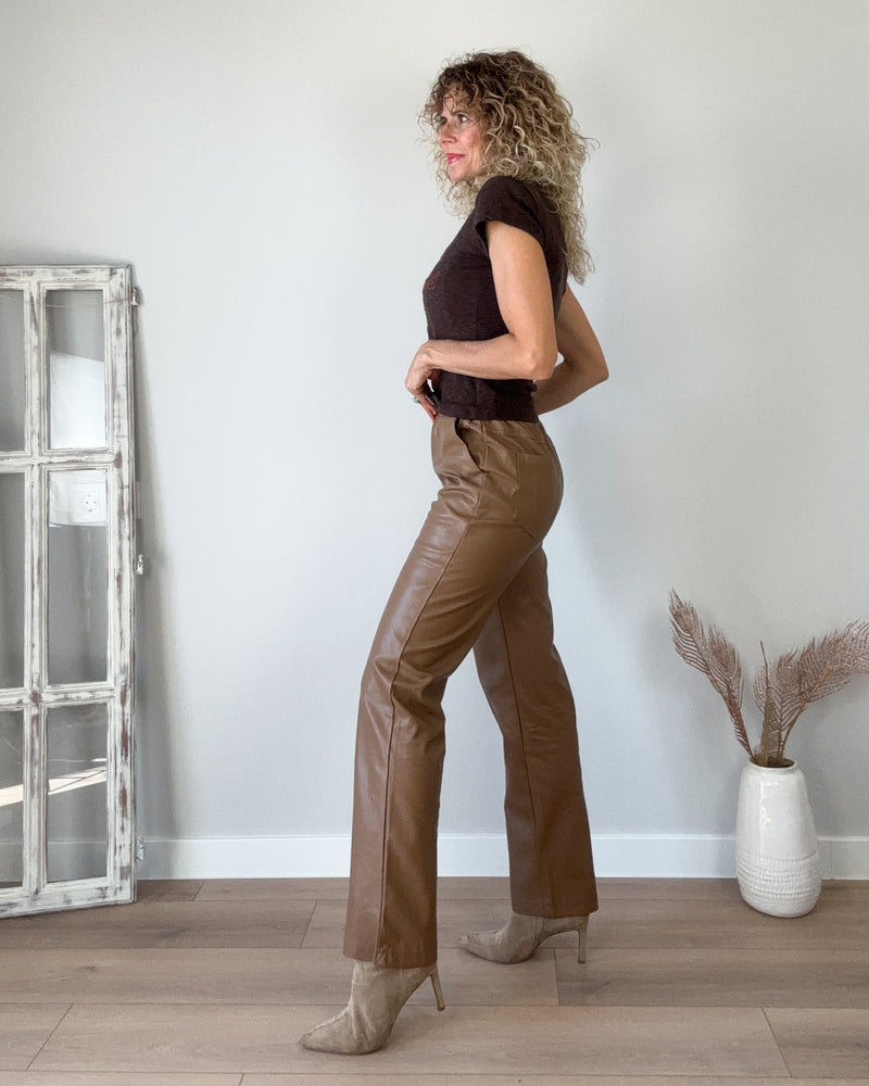 Pantalón camel polipiel