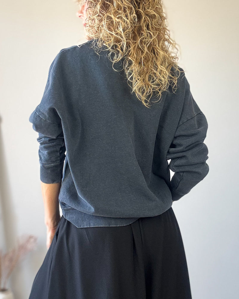 Sudadera gris letras