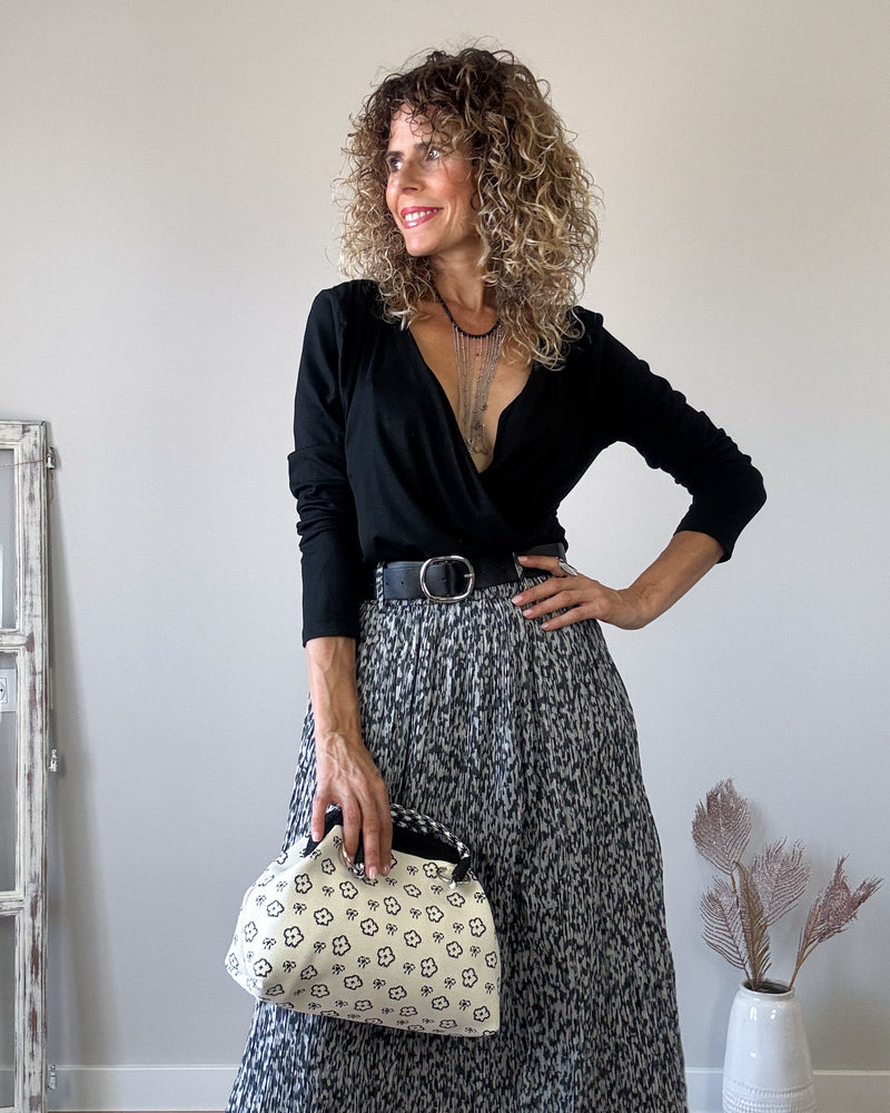Falda plisada gris