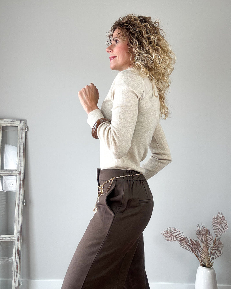 Pantalón marrón clásico