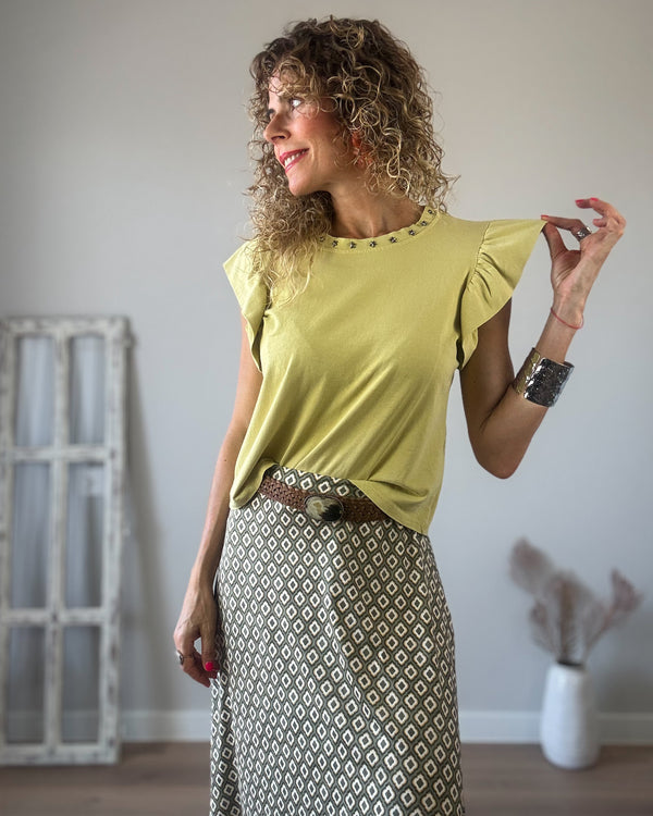 Camiseta amarilla tachas