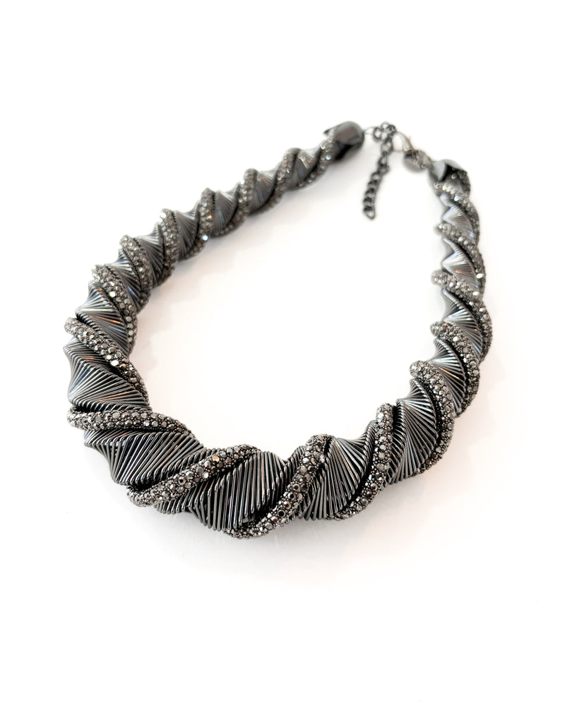 COLLAR ESPIRAL GRIS