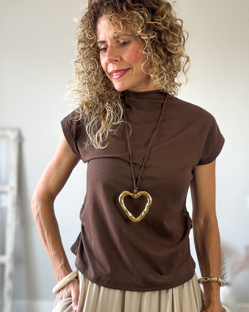 Camiseta chocolate drapeada