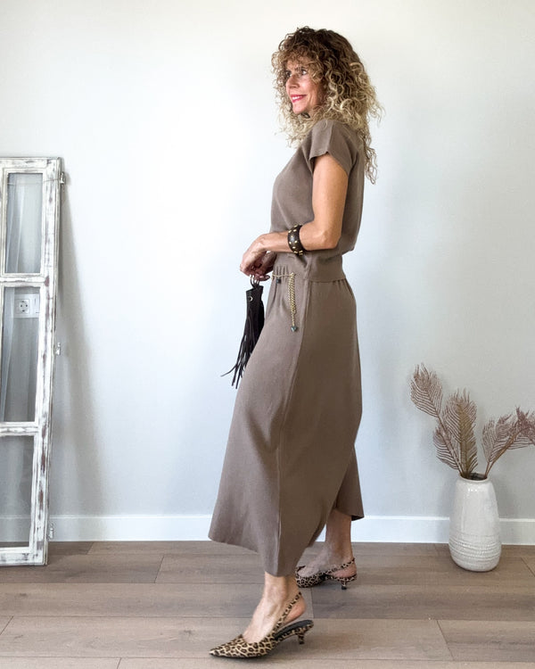 Conjunto punto camel falda