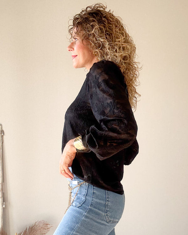 Blusa romántica negra