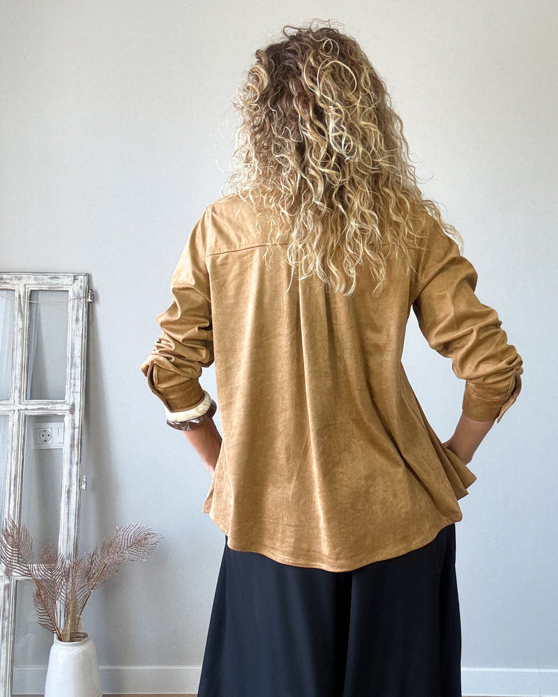Camisa camel efecto ante