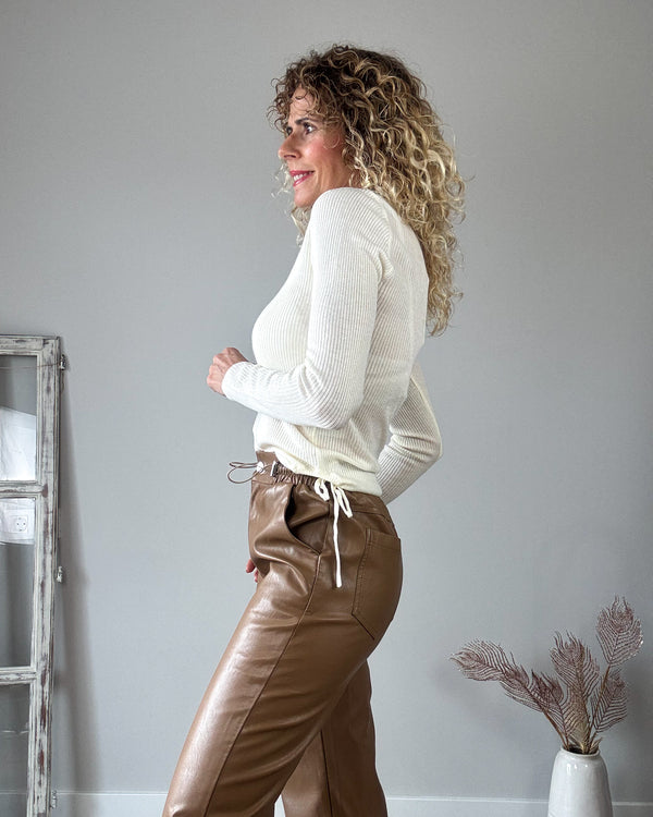 Camiseta beige cordón