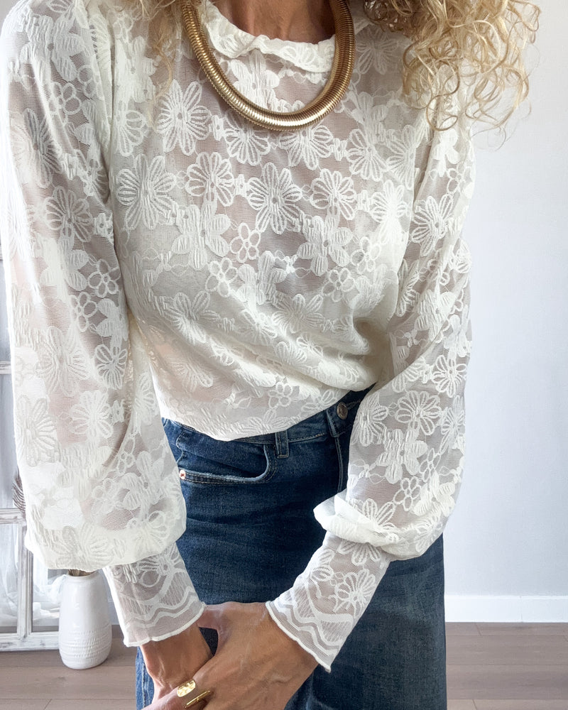 Blusa romántica beige