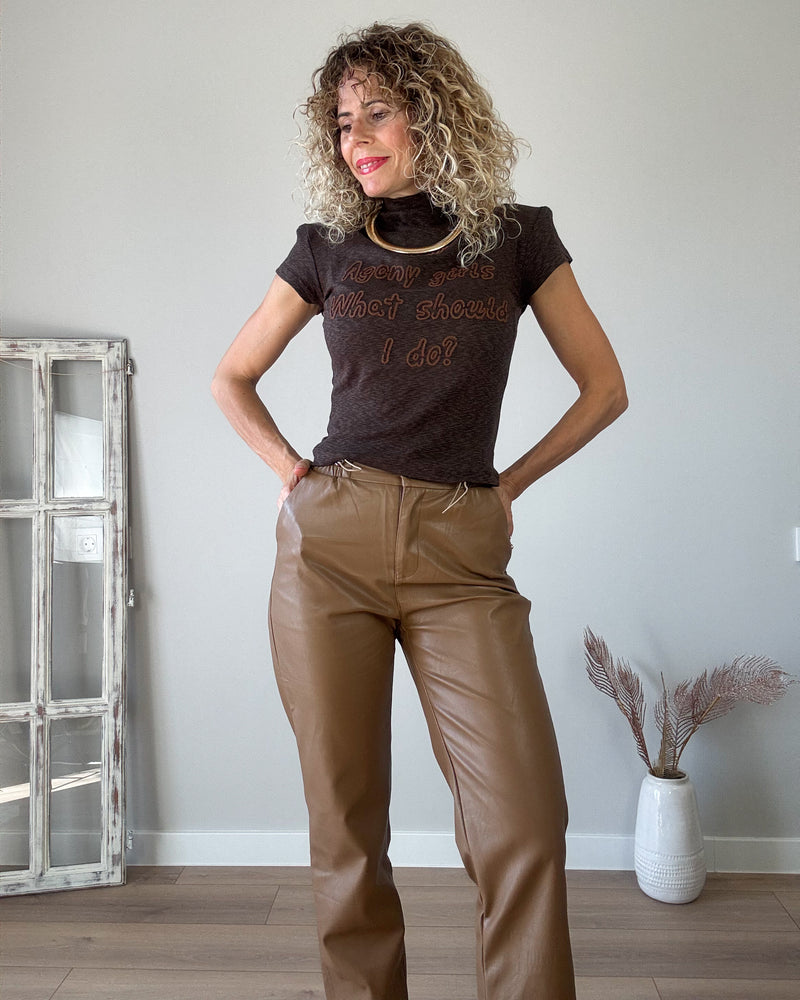 Pantalón camel polipiel
