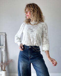 Blusa romántica beige