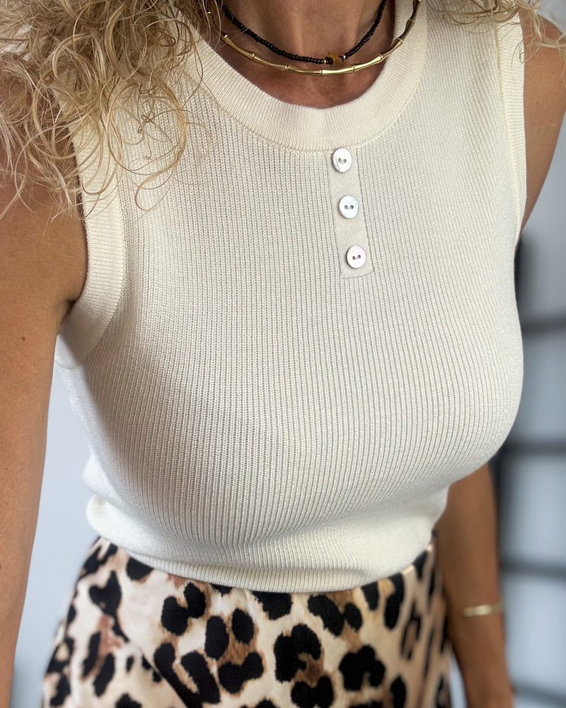 Camiseta cream botón