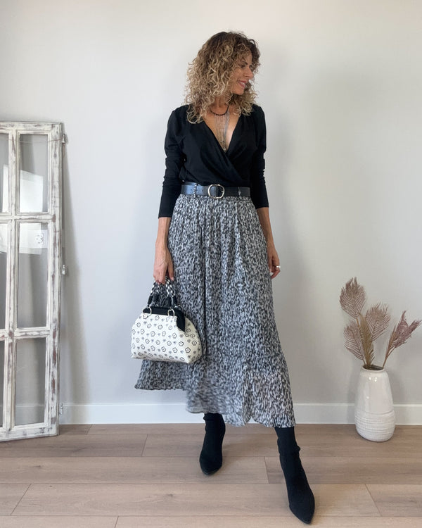 Falda plisada gris