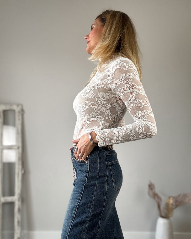 Camiseta beige romántica