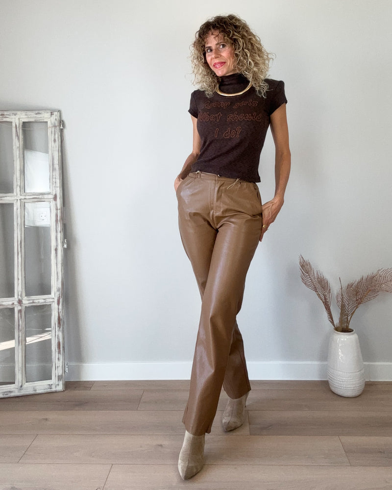 Pantalón camel polipiel