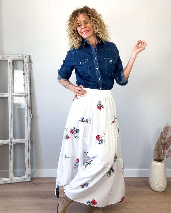 Falda blanca bordada
