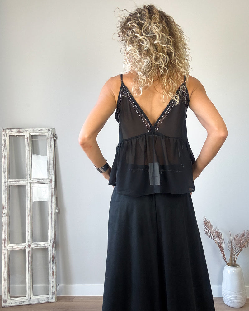 Falda negra efecto ante
