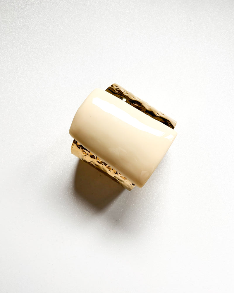 Brazalete dorado ancho Marfil