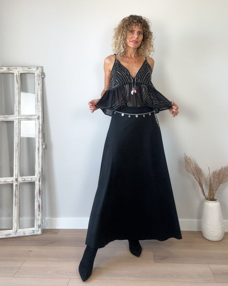 Falda negra efecto ante