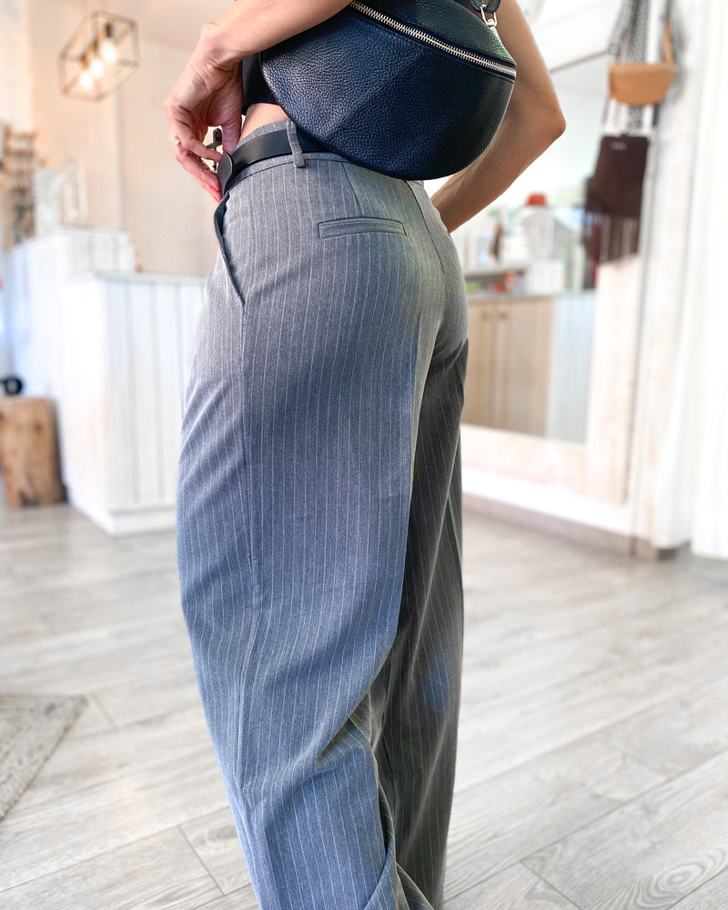 Pantalón gris pinzas