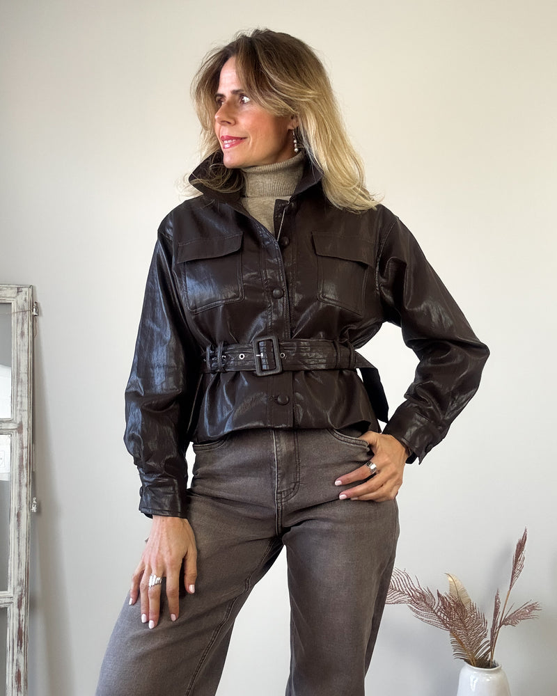 Chaqueta marrón entallada