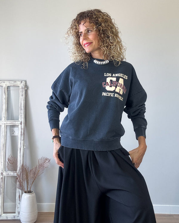Sudadera gris letras
