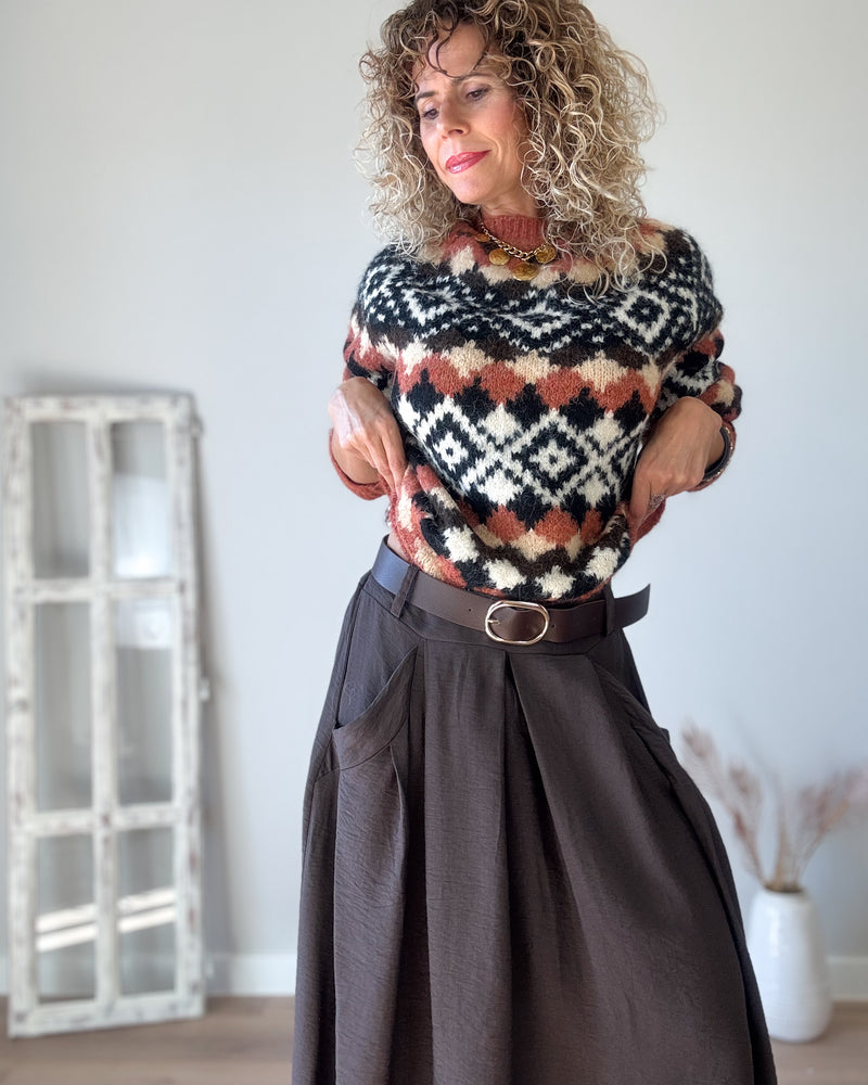 Falda chocolate bolsillos