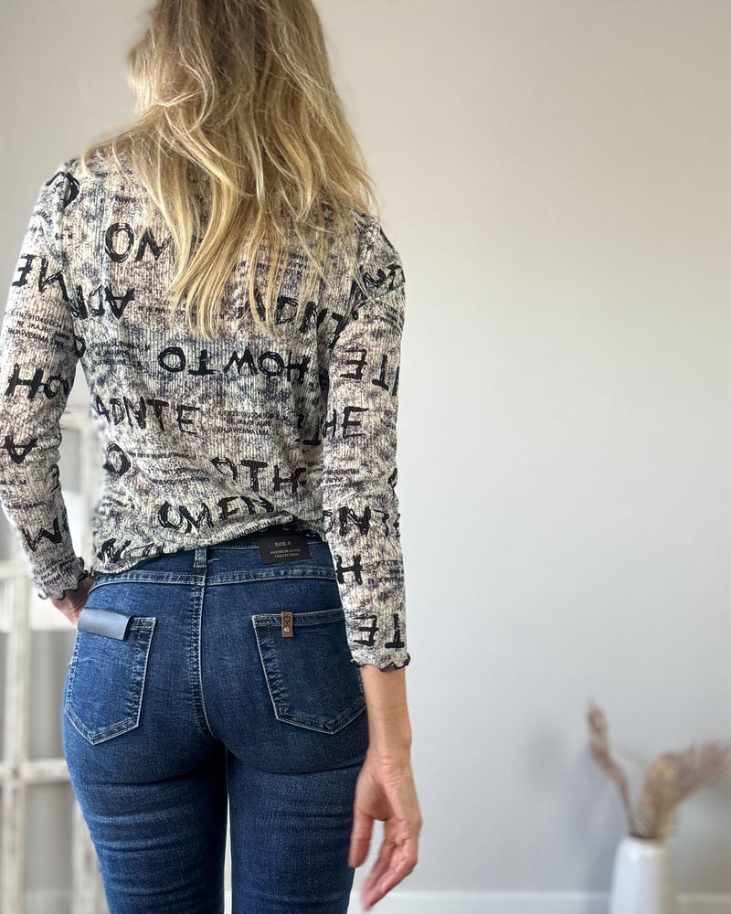 Camiseta negra grafic