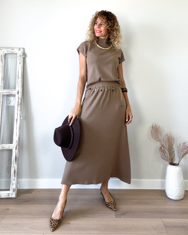 Conjunto punto camel falda