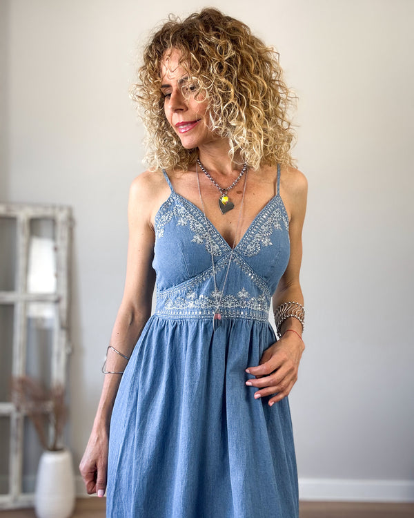 Vestido vaquero bordado tirantes