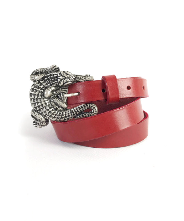 Cinturón rojo hebilla cocodrilo plata