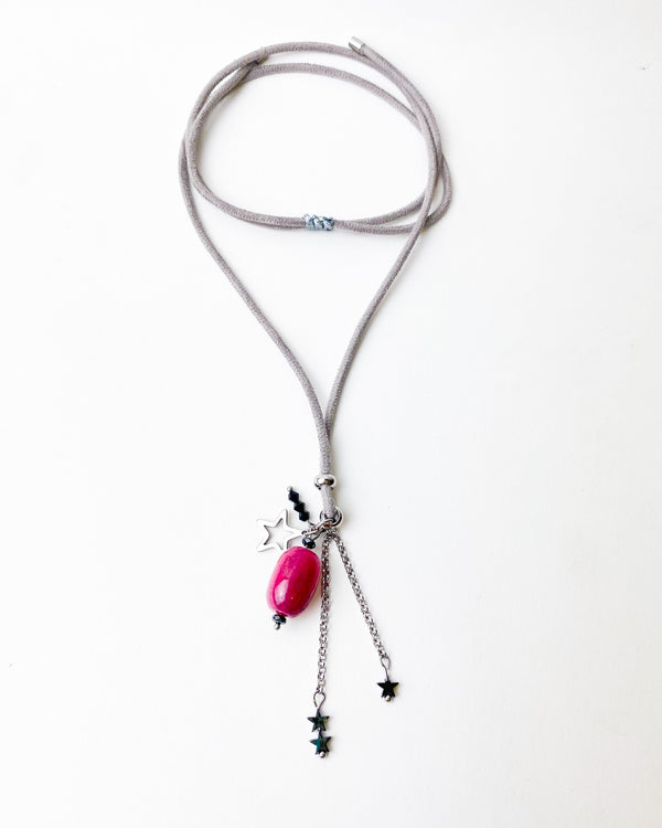 COLLAR CORDÓN FUCSIA